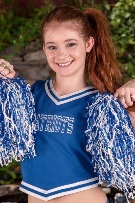 cheerleader free naked pics