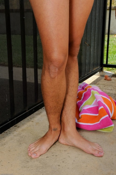 hairy legs beautiful nude pictures