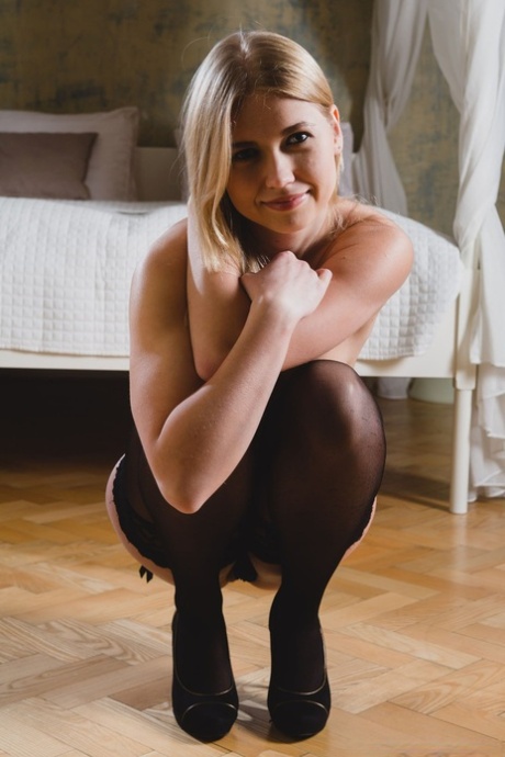 Violette Pure hd model pic