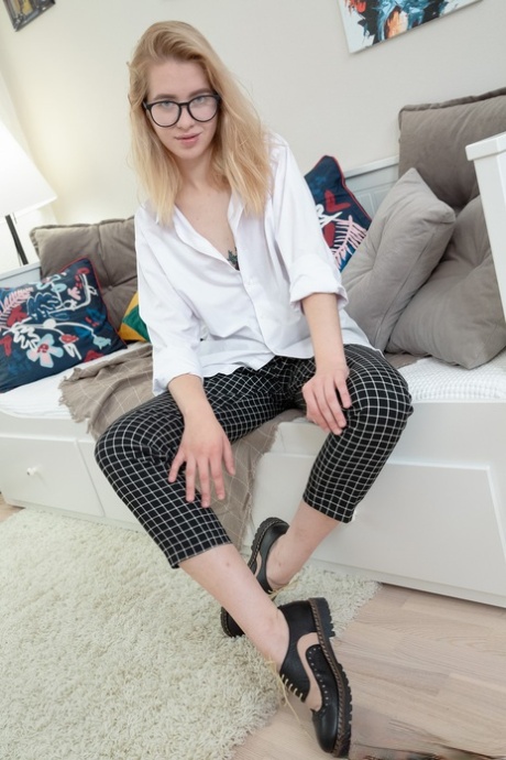 occhiali biondi sexy hd galleria