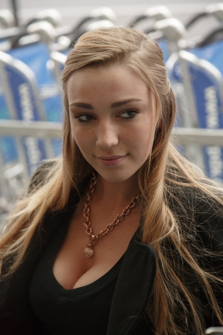 Kendra Sunderland star art gallery