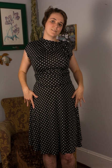 pulchna owłosiona MILF gorąco, erotycznie zdjęcie
