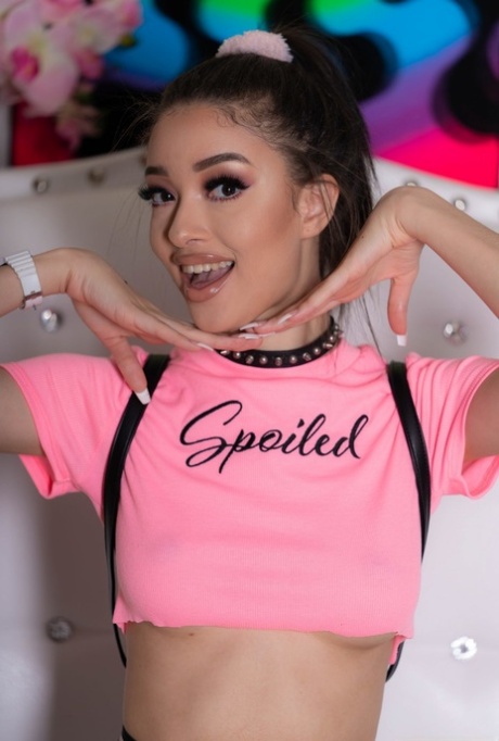 Scarlett Bloom star free pics