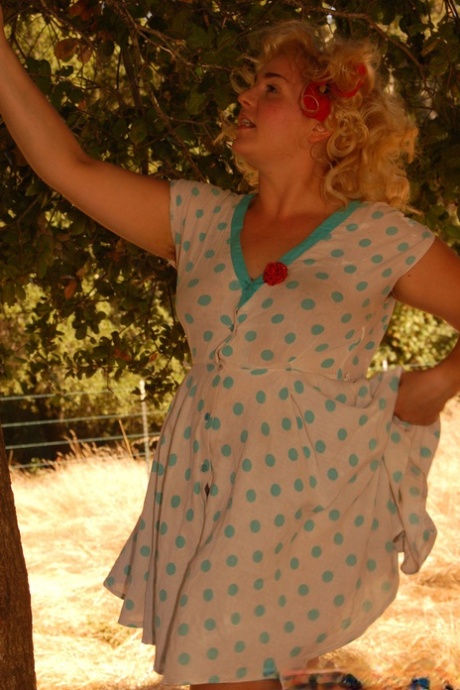chubby skirt hot naked pics