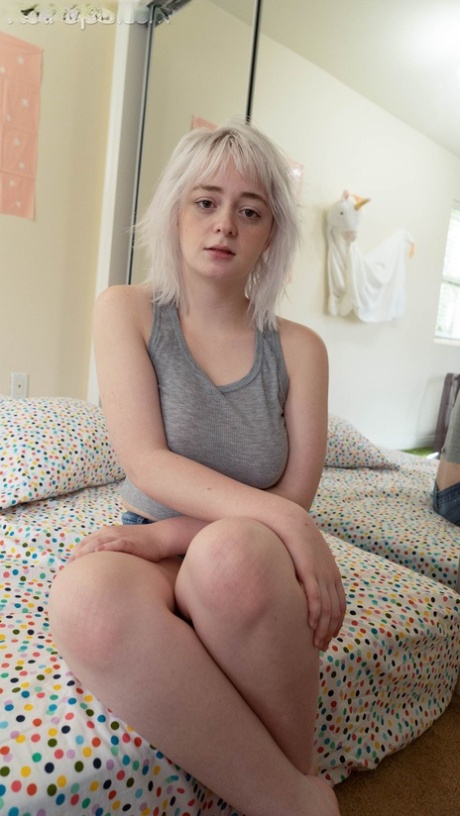 Annie Archer model pretty pics