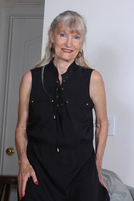 Linda Jones exclusive model img