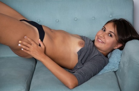 lille brunette fri kunst arkiv