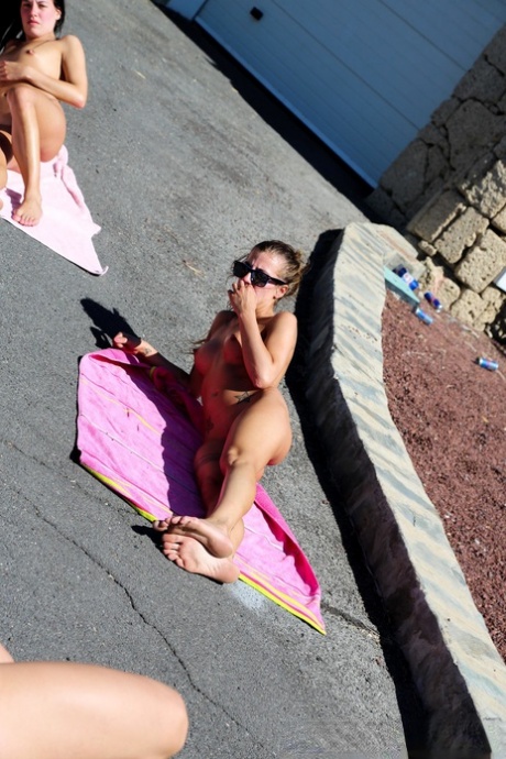 yoga hot nude galleries
