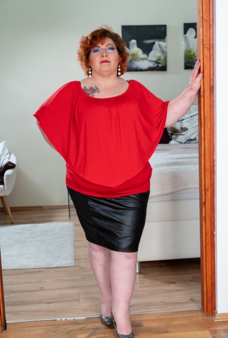 bbw glasses beautiful naked image