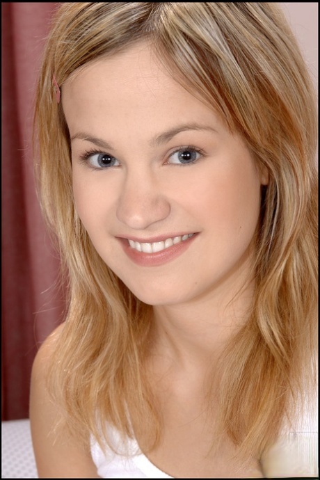 Luigina Nike pretty star image