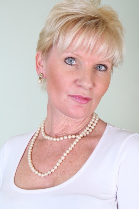 short hair mature beautiful naked image