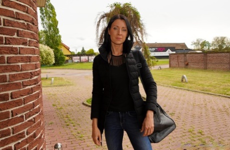 Nina Roca pretty actress photo