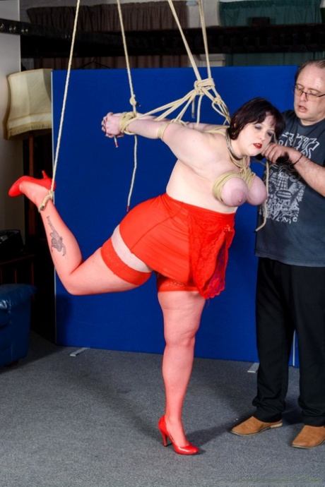 丰满的 bdsm 裸體 圖片