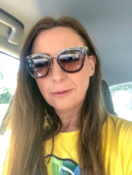 nerdy milf free nude pictures