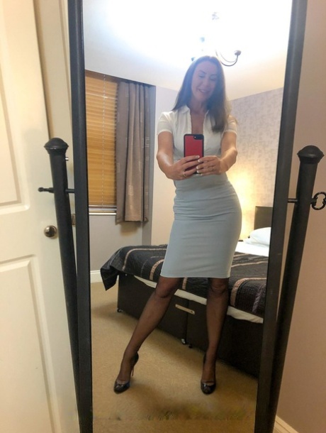 milf selfie nude image