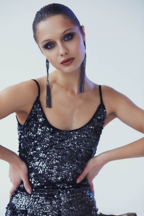 Amelie Lou model porn gallery
