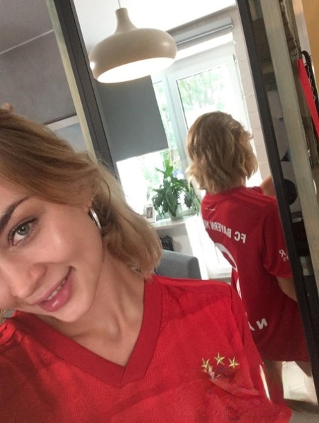 Loren Strawberry adult star img
