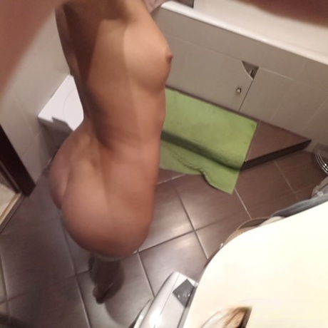 vorgebeugtes Selfie exklusive pornographische foto