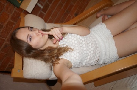 Giovane fatto in casa porno bollente foto