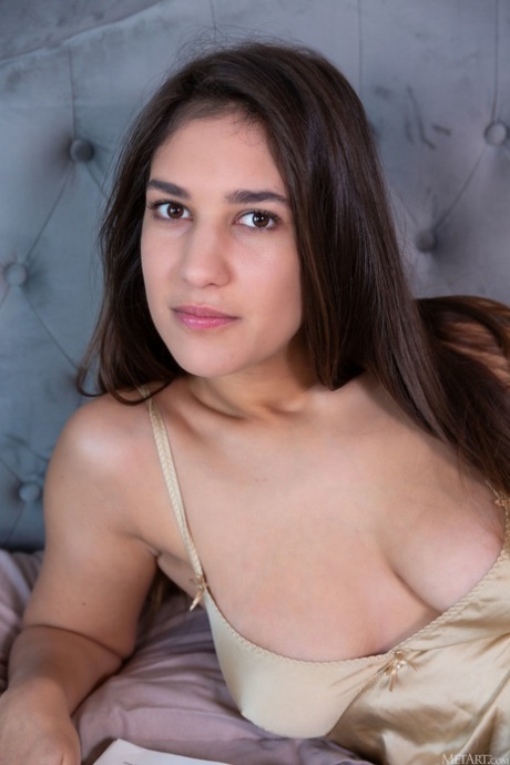 Raven Swallowz pornstar naked archive