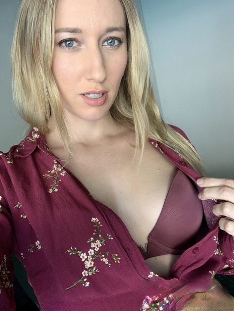 milf selfie nude image