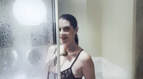 Aria Khaide best model pictures