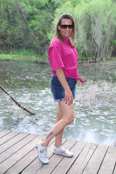 milfka venkovní pěkně xxx archiv