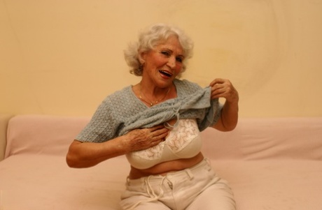 granny undressing top img