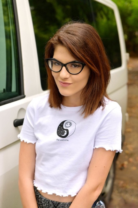 Sara Bell exclusive model pic
