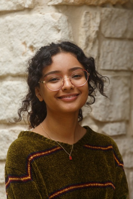 adolescente nerd hermosa desnuda foto