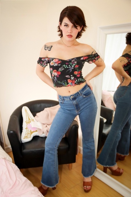 shemale jeans hot sex photo