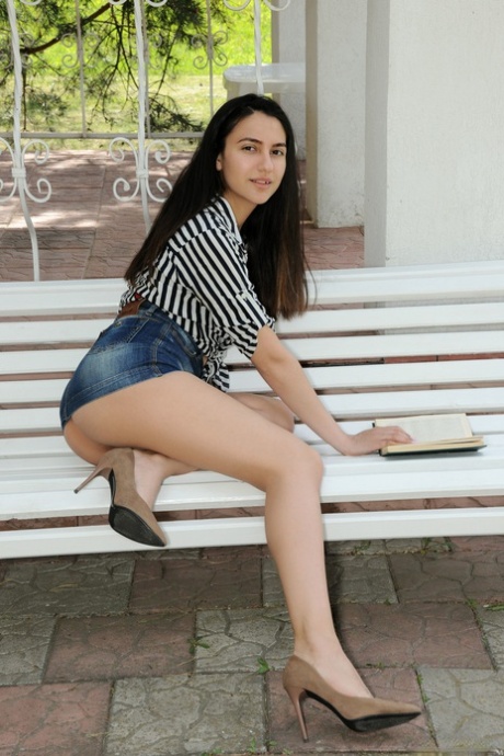 Cira Nerri nude star pictures