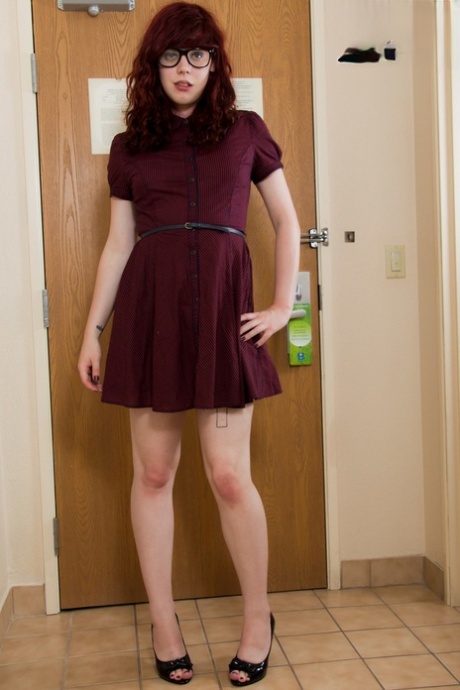 Chelsea Poe hot actress image