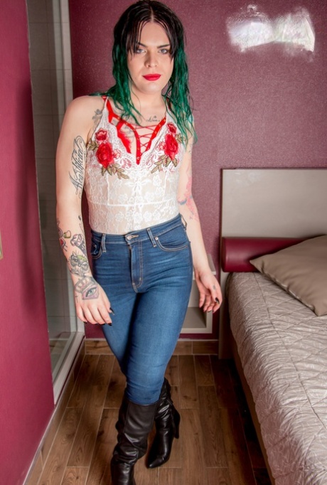 shemale jeans erotic pic