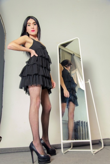 Sweet Mango model pornographic pictures