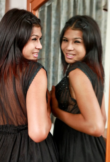 Ladyboy Emmy nude model photo