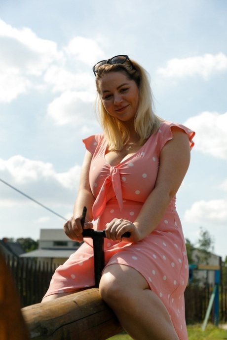 thick blonde best photos