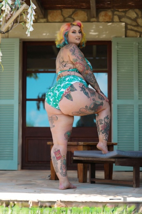 Galda Suicide art star pictures
