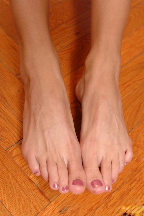 big feet free naked img
