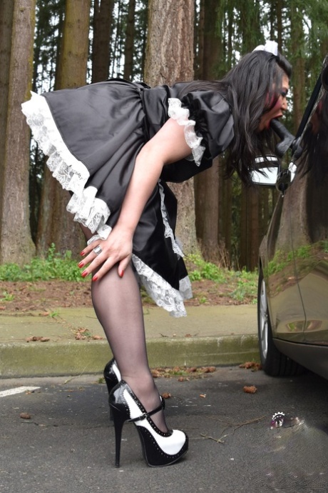 shemale skirt nudes pics
