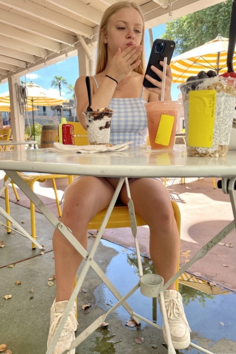 public flashing pornographic pic