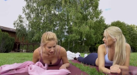 lesbiska yogabyxor porr bäst galleri