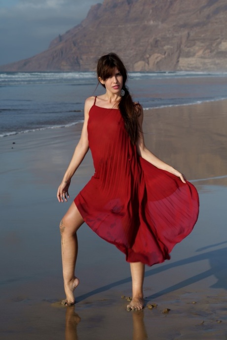 Leni Doll hot model photo
