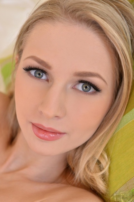 Helga Grey xxx model images