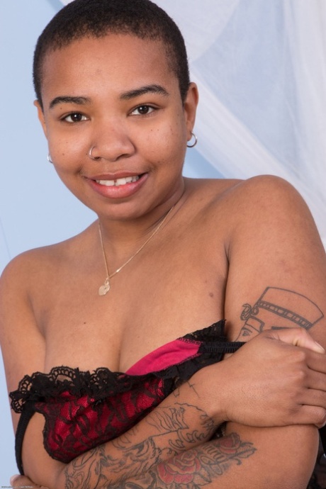 morena de ojos azules porno de alta calidad imágenes