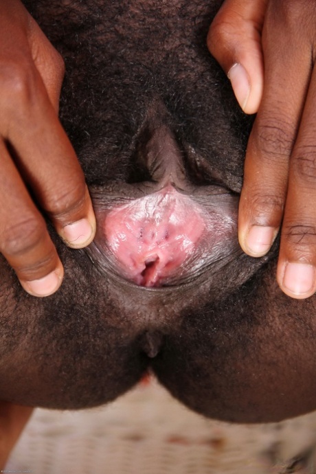 figa nera e pelosa magra pornografico erotico fotografie