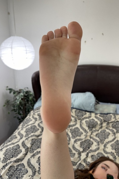 petite feet free naked pictures