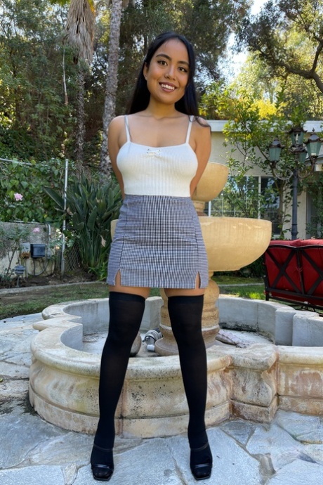 Giovane asiatica prosperosa pornografico erotico archivio