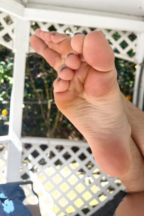 feet close up sexy naked image