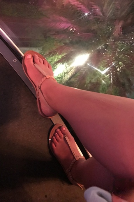 toes hot nude picture